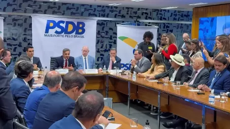 Aécio Neves propõe Ciro Gomes para a Presidência em 2026