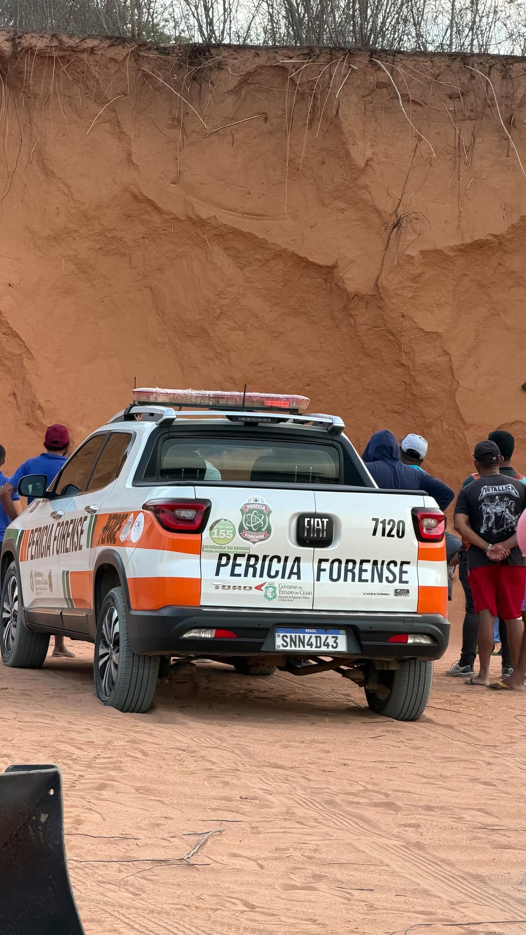 Corpo encontrado em cova rasa gera comoção em Santana do Acaraú, Ceará