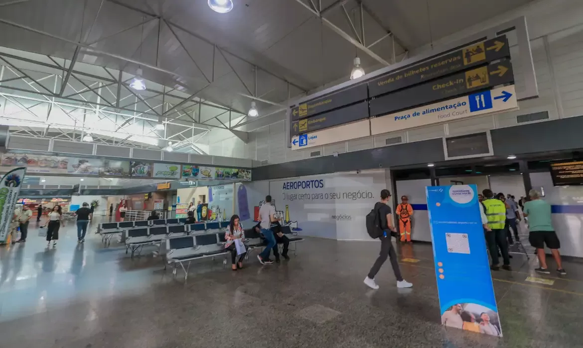 Aeroporto de Fortaleza é multado em mais de R$ 3 milhões por falta de assentos