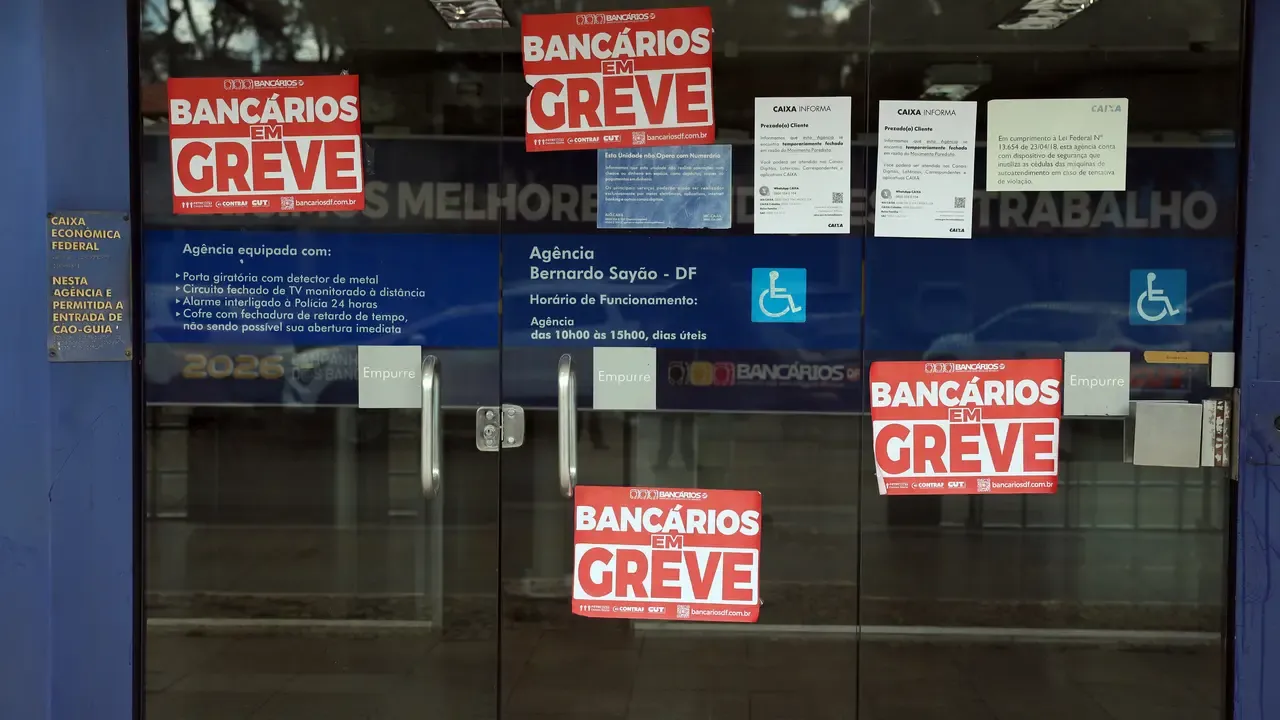 Agências da Caixa funcionam parcialmente após determinação do TST