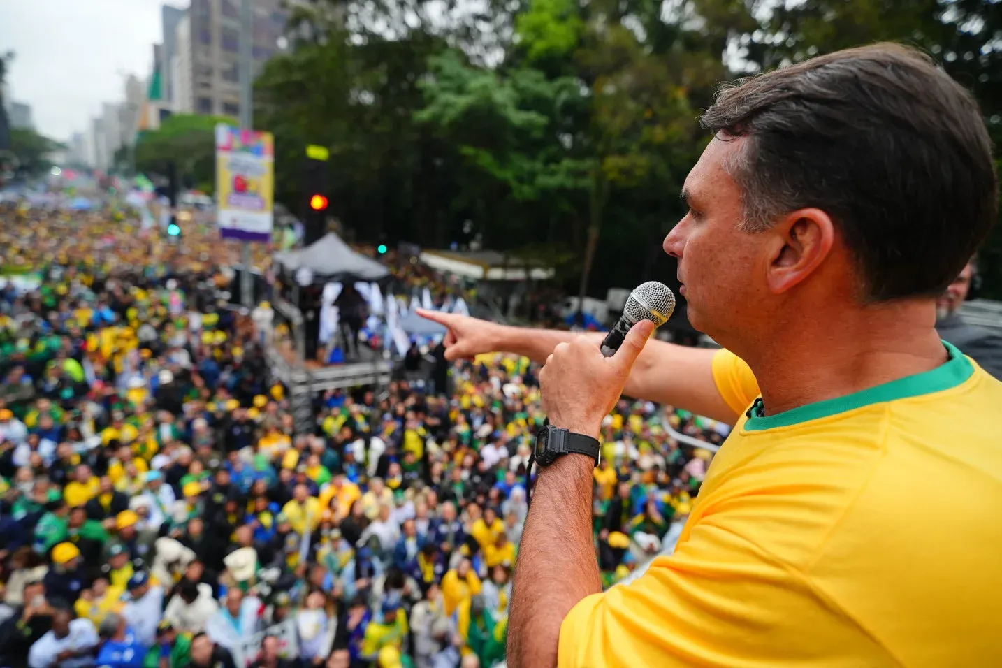 Ajuste fiscal de Flávio Bolsonaro prevê mudanças em aposentadorias