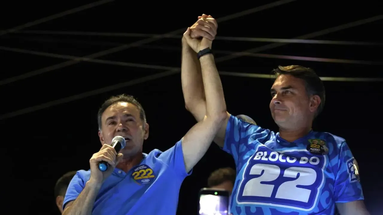 Alcides defende STF e critica petistas ao lado de Flávio no Ceará