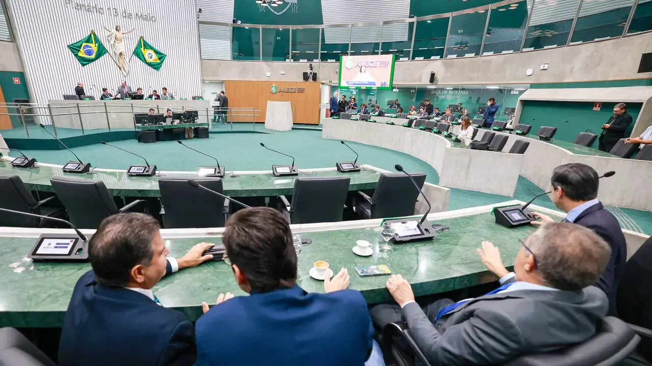 Alece aprova emendas do Refis 2026 para perdão e descontos em dívidas