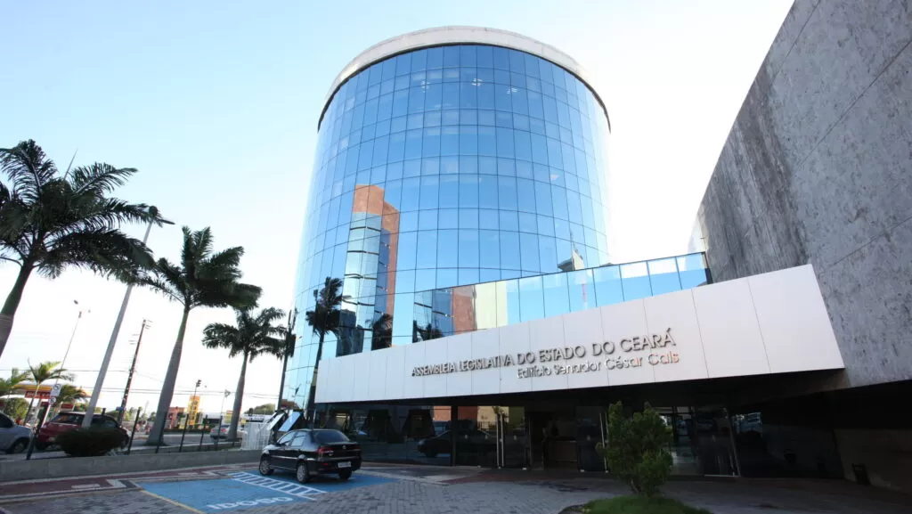 Alece aprova reajuste salarial histórico para professores estaduais do Ceará