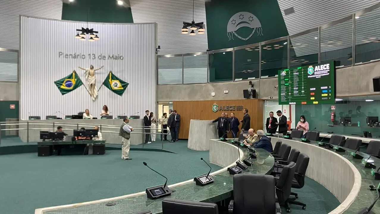 Alece suspende sessão por falta de quórum