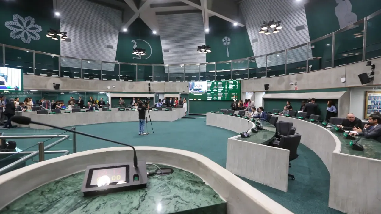 Alece suspende sessões até o fim do primeiro turno