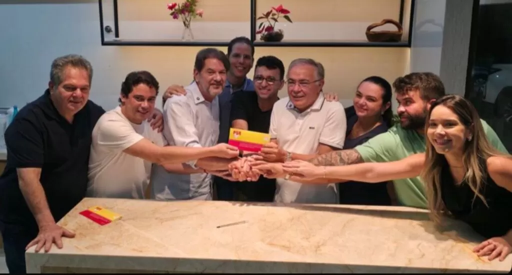 Antônio Martins, prefeito de Cariré, filia-se ao PSB e projeta candidatura federal