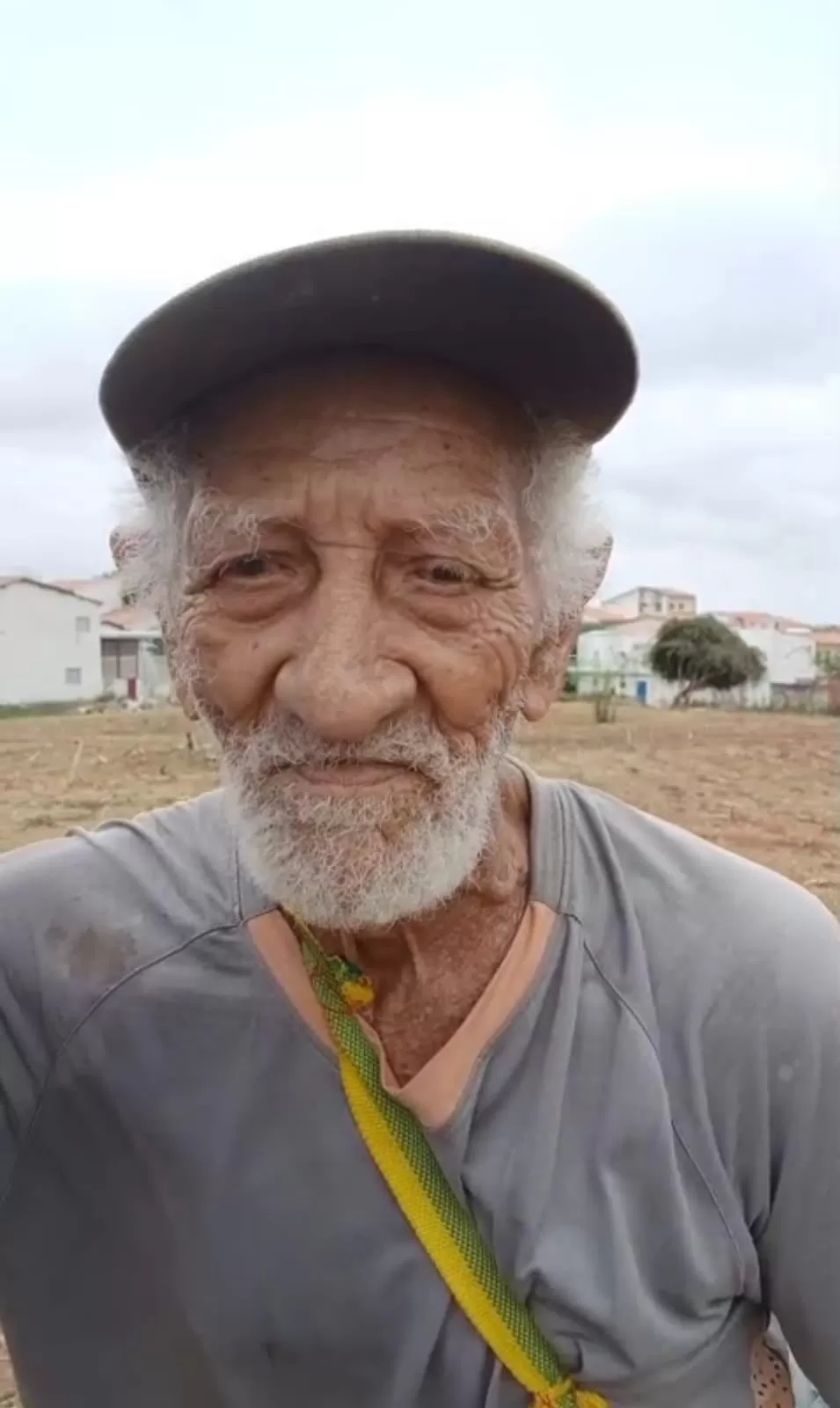Aos 97 Anos, Agricultor do Sertão dos Inhamuns Persiste na Lida Diária e Inspira