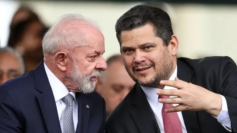 Ausência de Alcolumbre em evento oficial amplia tensão com Planalto