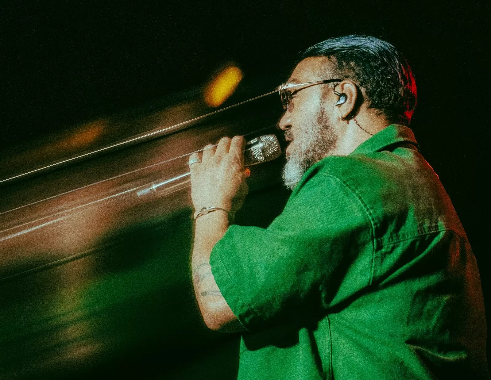 Belo Encanta Planeta Atlântida com Pagode Romântico em Estreia Triunfal