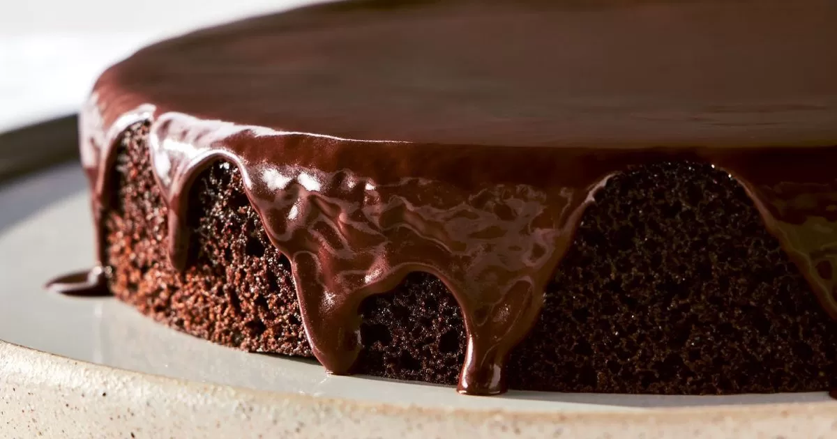 Bolo de Chocolate Saudável e Proteico Permite o Consumo Diário, Garante Autora