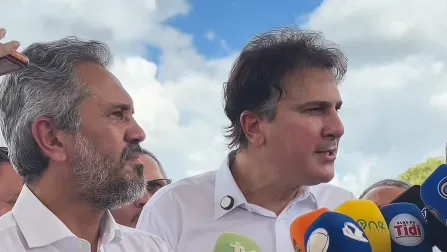 Camilo Santana critica oposição durante vistoria em BR-116