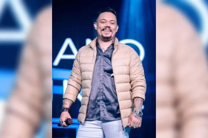 Cantor sertanejo Adriano Muniz morre em apartamento no DF
