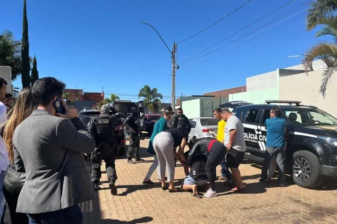 Casal é assassinado em condomínio; vizinho é preso