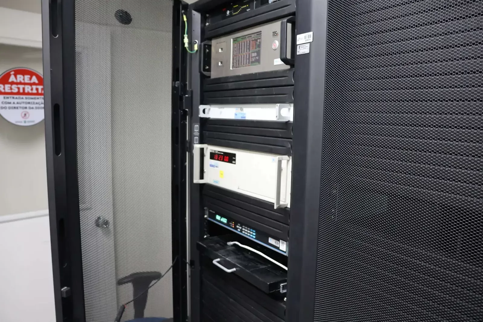 Ceará avança como hub tecnológico com relógio atômico de alta precisão