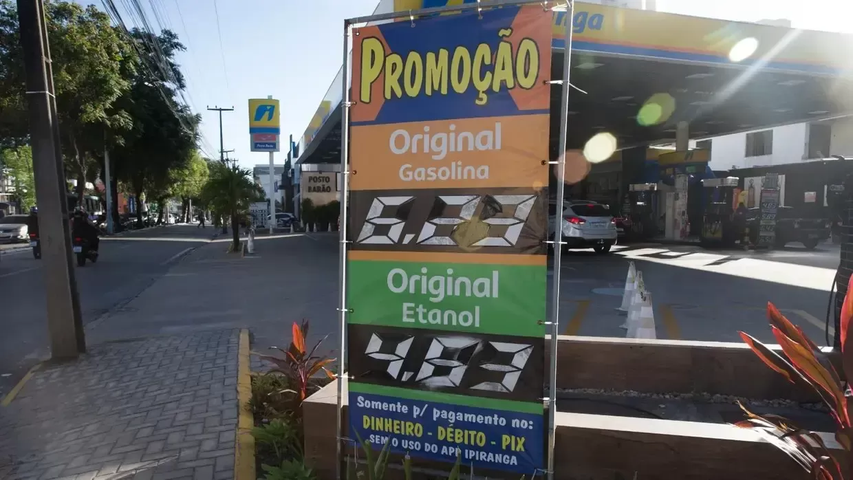 Ceará confirma adesão a subsídio que reduz R$ 1,20 no preço do diesel