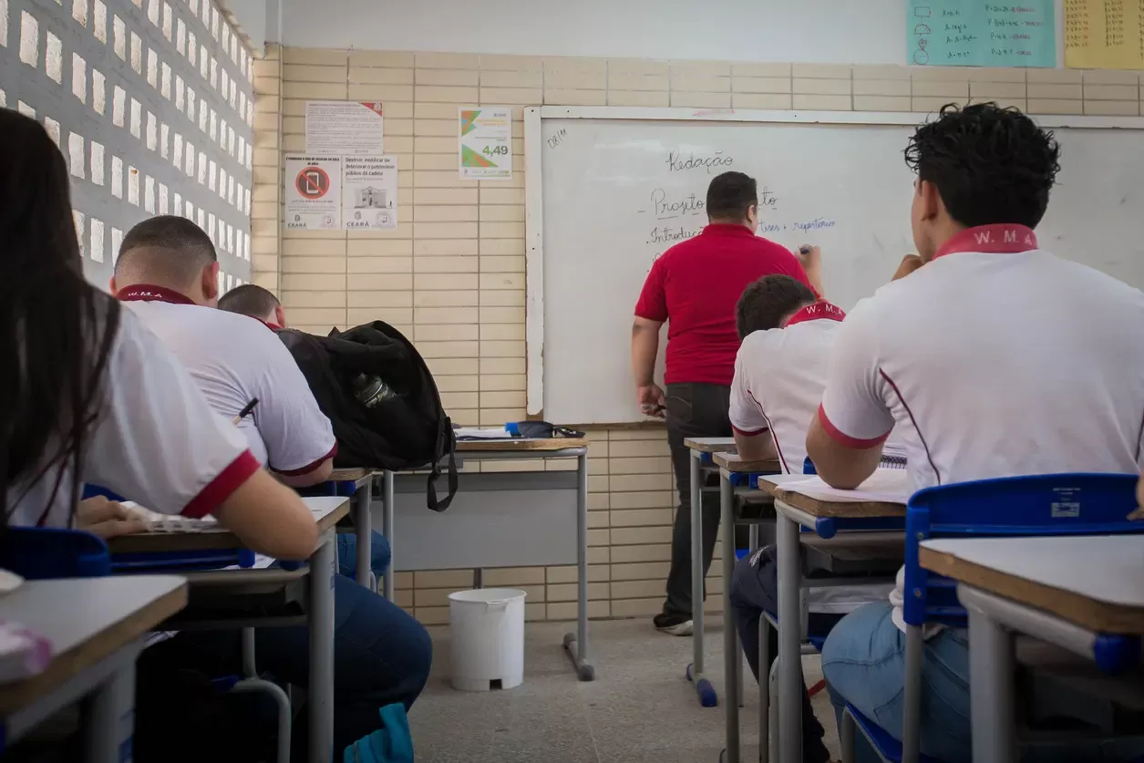 Ceará Garante Salário Inicial de Destaque para Professores da Rede Estadual no Nordeste e Brasil
