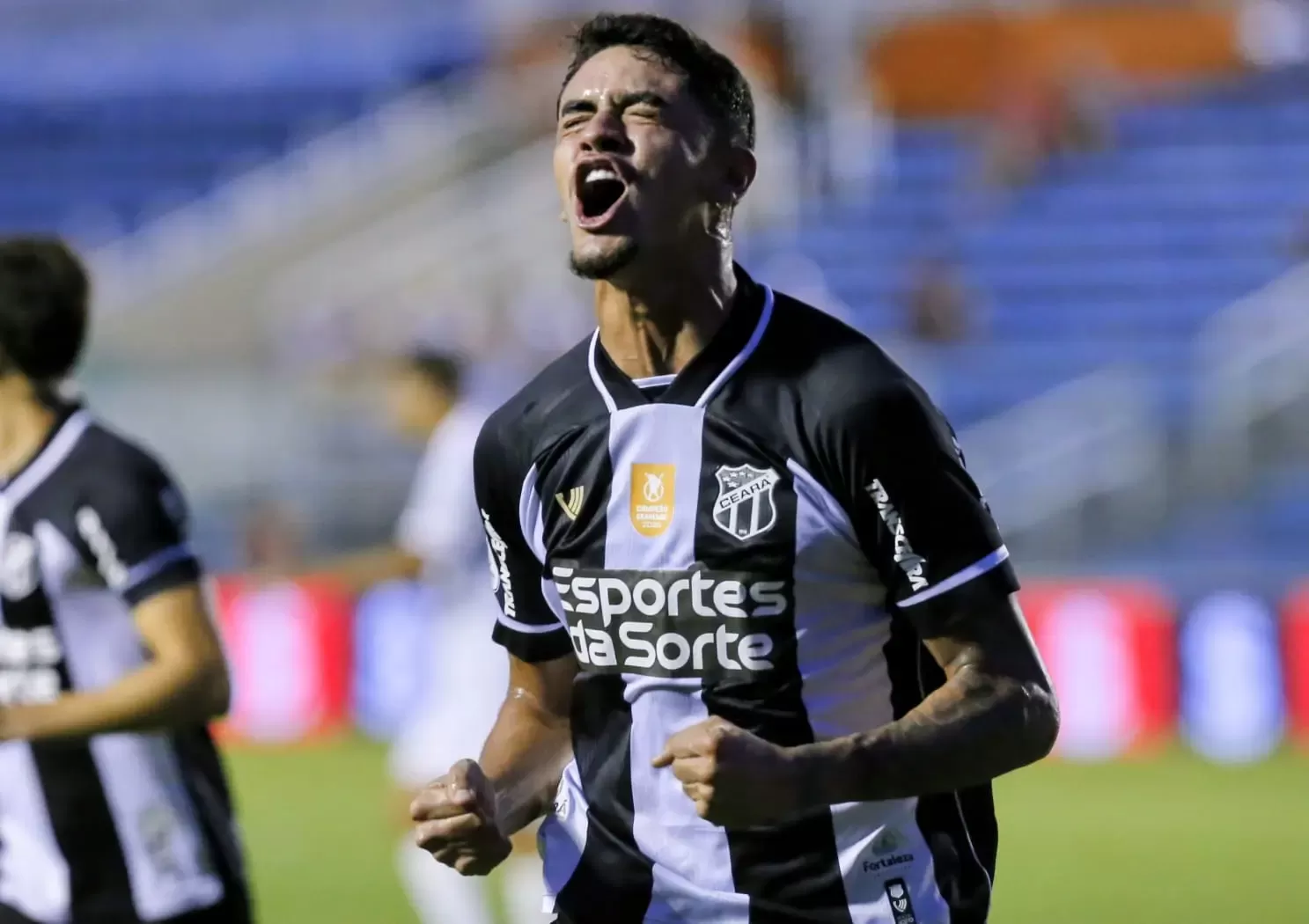 Ceará Goleia Ferroviário por 5 a 1 em Atuação Avassaladora no Clássico