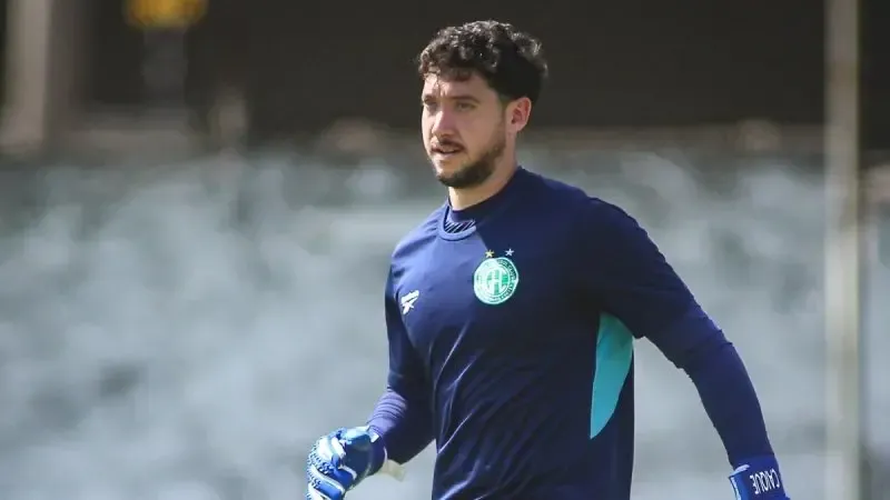 Ceará acerta com goleiro Caíque França para Série B