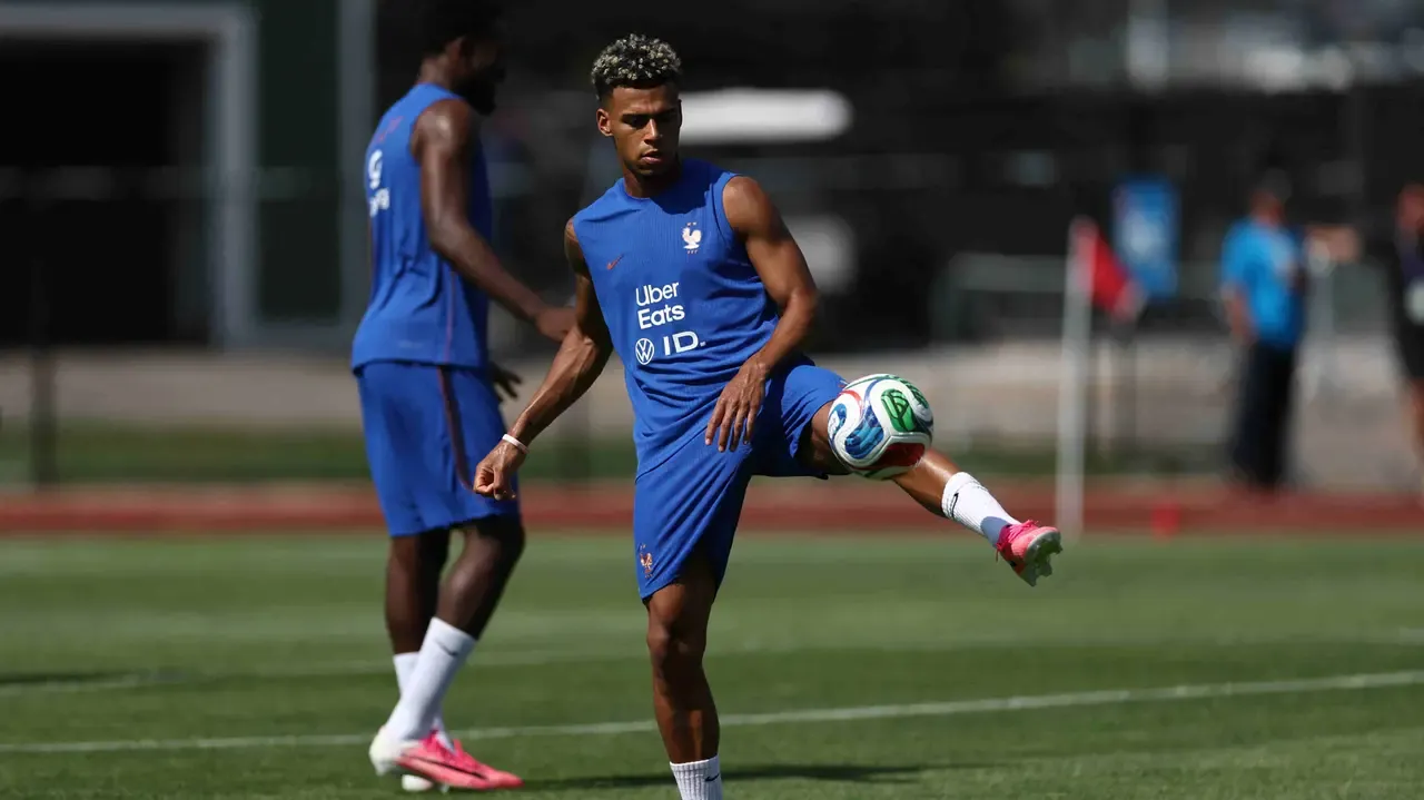 Cearense Tatuador Ganha Fama em Paris com Jogadores da França