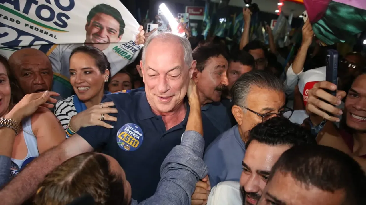 Ciro Gomes inaugura comitê e promete combater crime organizado