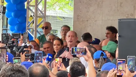 Ciro Gomes lança candidatura e critica facções em Sobral