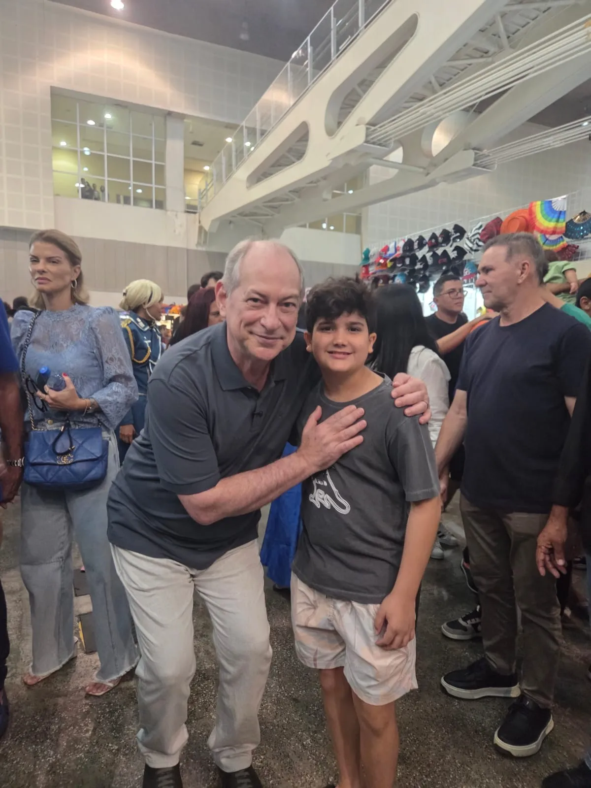 Ciro Gomes prestigia Sana em Fortaleza e interage com jovens