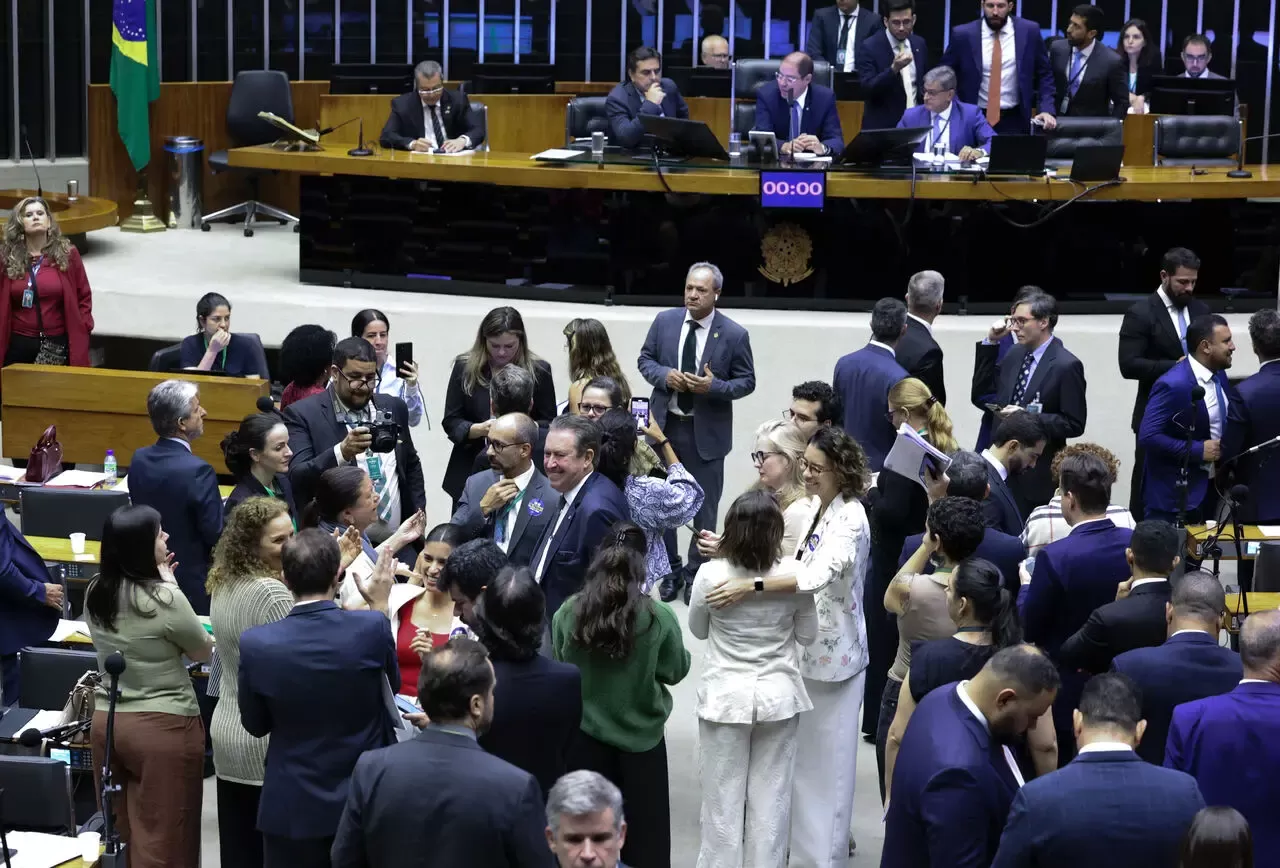 Concurso da Câmara dos Deputados: prazo final para vagas com salários até R$ 30,8 mil