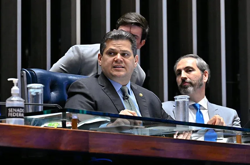 Congresso promulga nesta sexta emendas sobre 6x1 e agentes de saúde