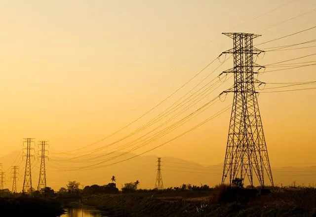 Conta de luz pode ficar mais barata em outubro