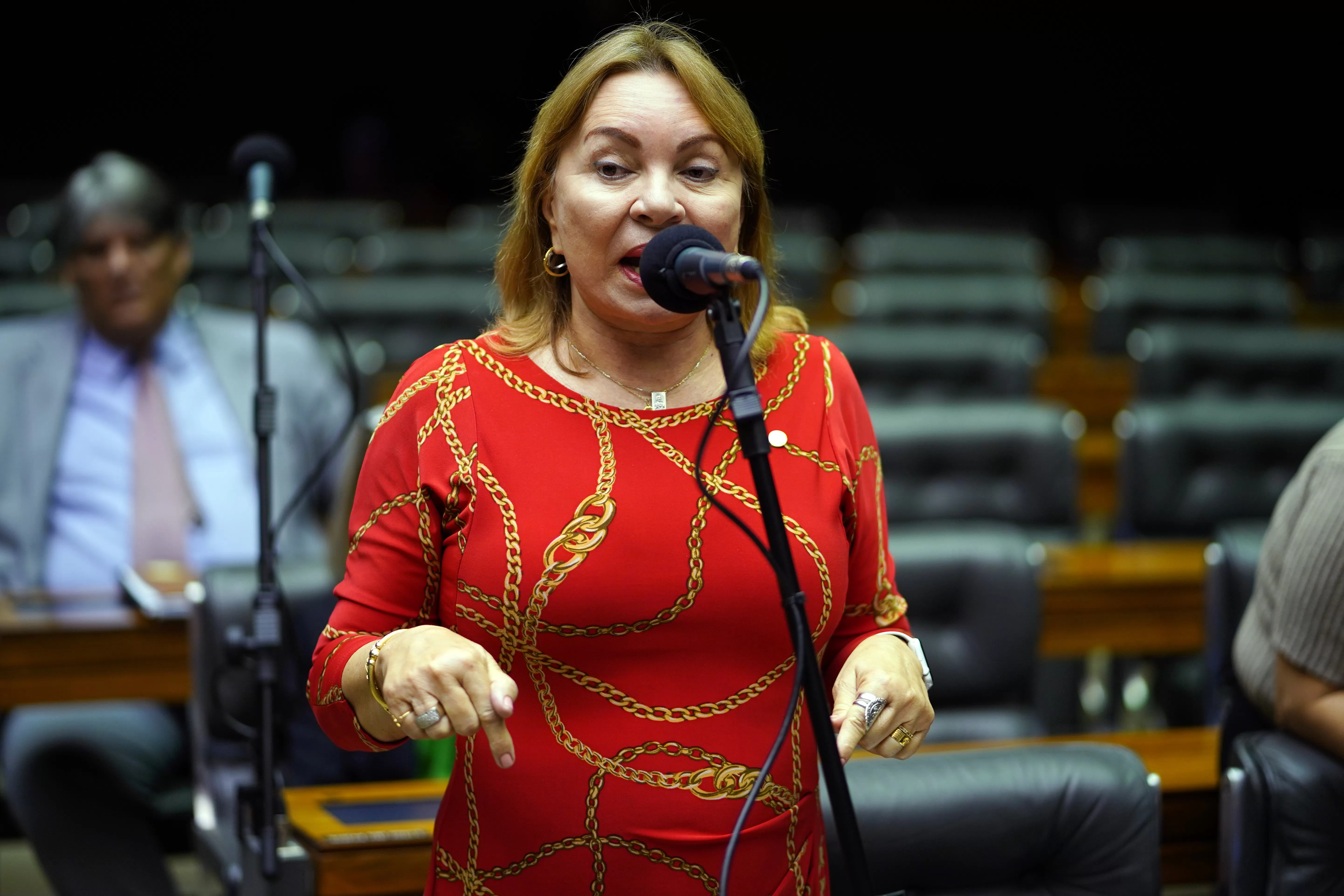 Deputada Gorete Pereira ligada a esquema bilionário do INSS: propina via escritório e 'laranja'