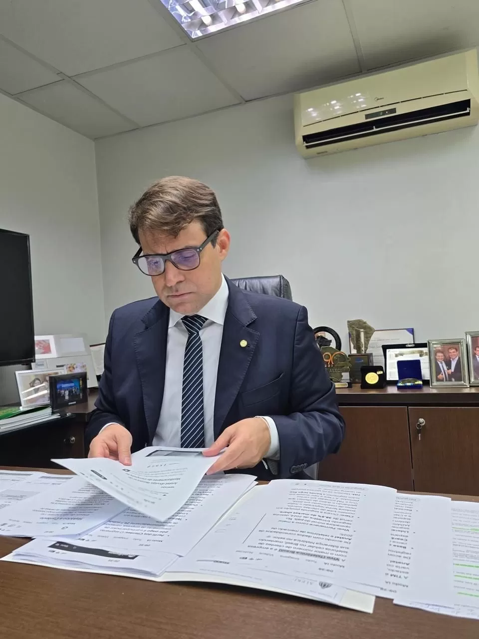 Deputado Salmito denuncia TIM por cobranças indevidas e convoca consumidores a agir no Ceará
