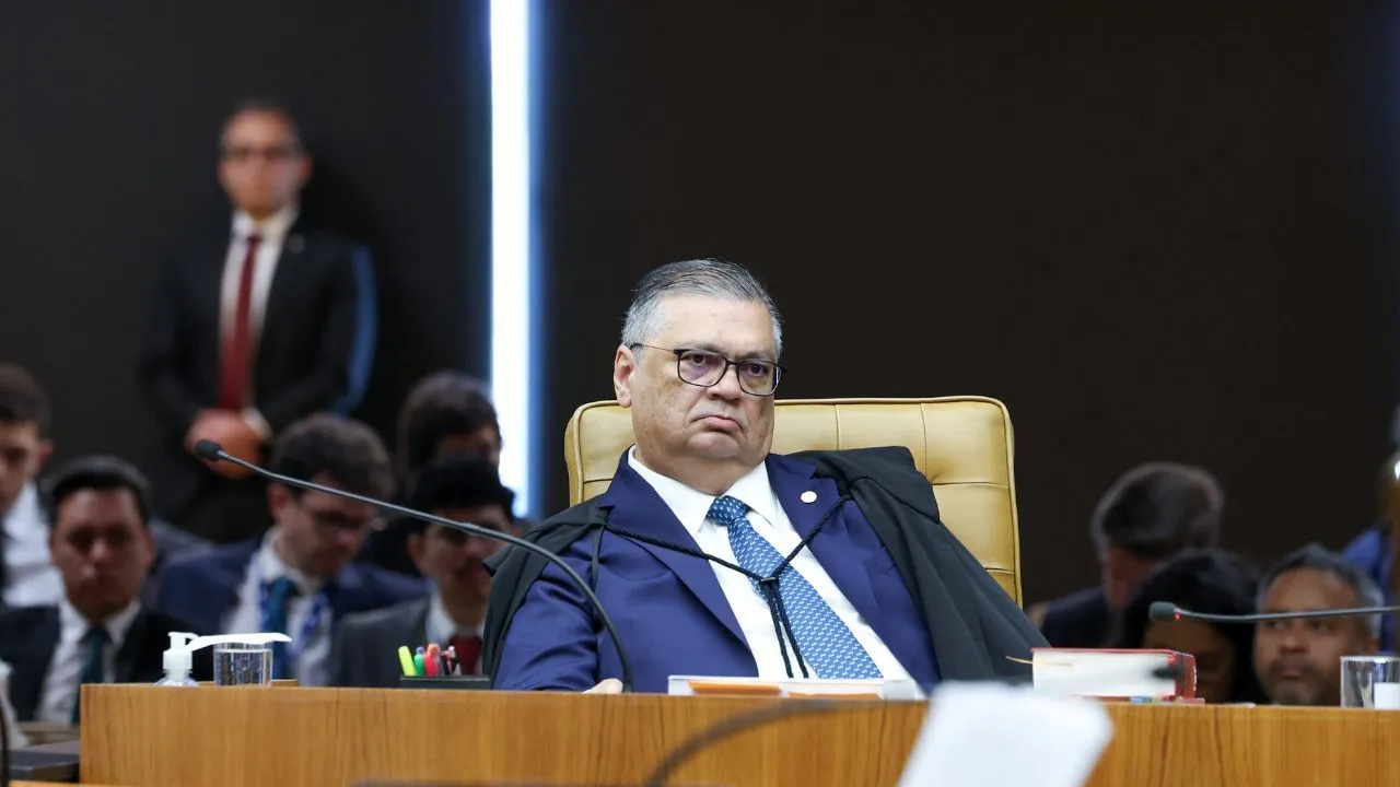 Dino critica ameaça dos EUA de sanções contra STF