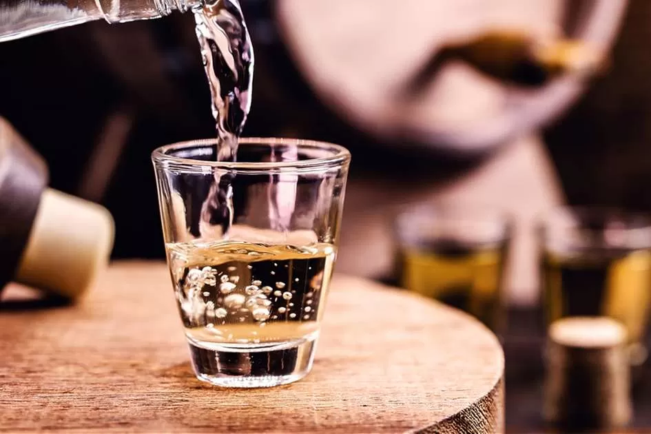 Dois homens morrem após consumo de bebida em Fortaleza. Caso é investigado