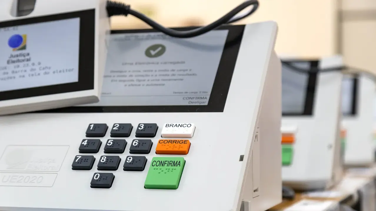Dupla é presa com R$ 12 mil e anotações eleitorais
