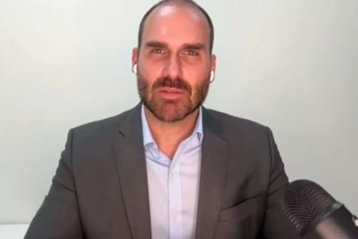 Eduardo Bolsonaro é convocado para retornar à Polícia Federal