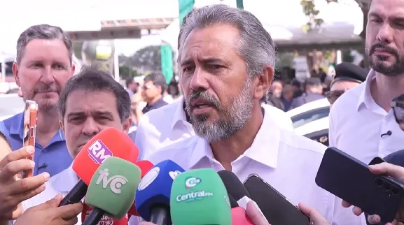 Elmano confronta Ciro e promete rebater dados