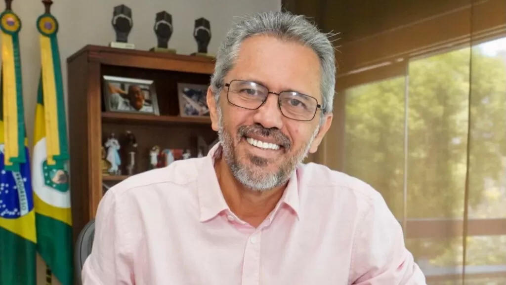 Elmano de Freitas nomeia 101 novos analistas socioeducativos, fortalecendo atendimento no Ceará