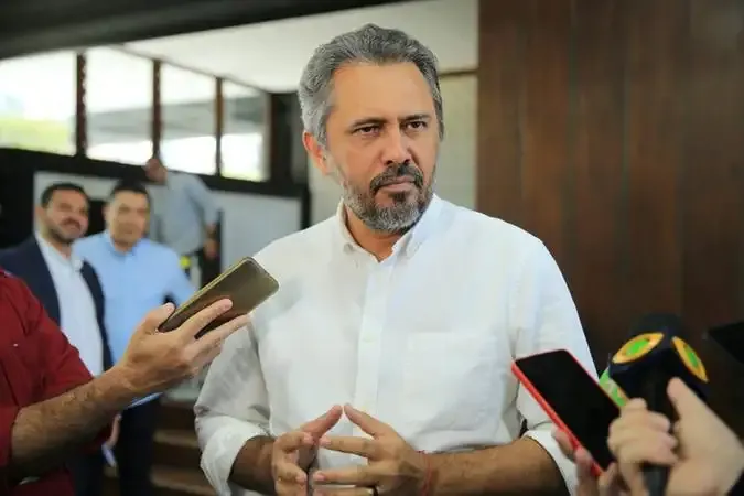Elmano rebate críticas de Ciro sobre segurança pública