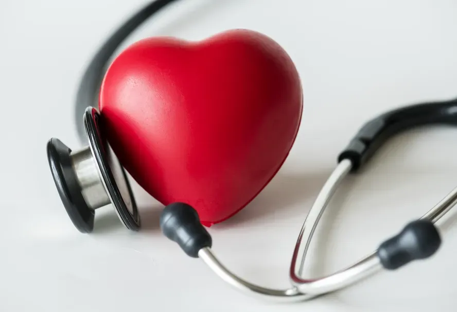 Especialistas alertam para diferença nos sintomas de infarto entre gêneros