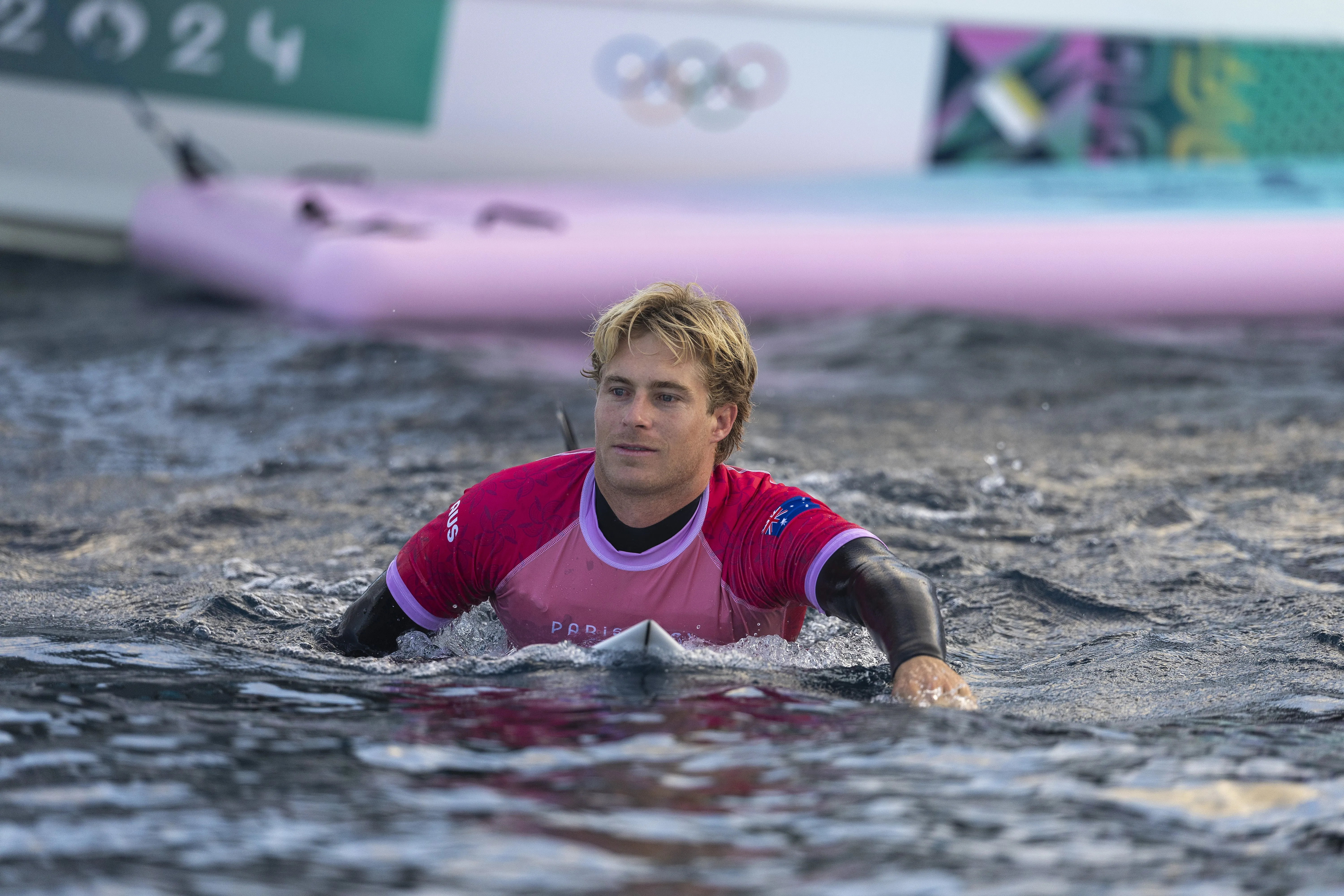 Ethan Ewing critica excesso de aéreos no surfe brasileiro
