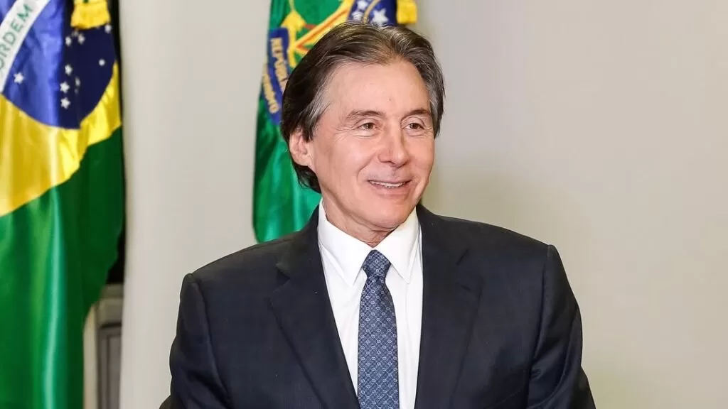 Eunício Oliveira confirma pré-candidatura ao Senado com apoio a Elmano