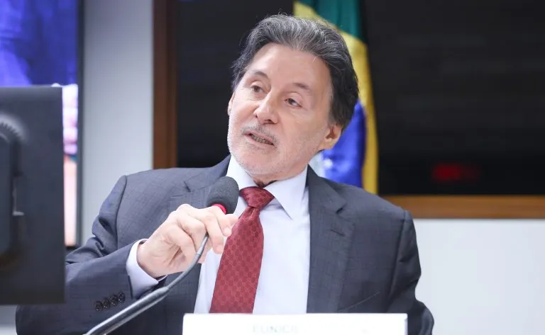 Eunício Oliveira defende rigor contra apostas virtuais no país