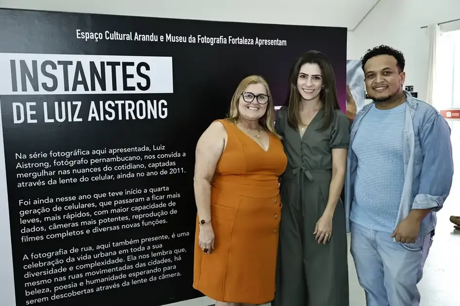 Exposição "Instantes" resgata fotos de celular