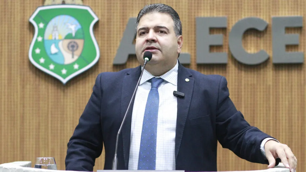 Felipe Mota cobra coerência de Cid Gomes sobre apoio a Lula