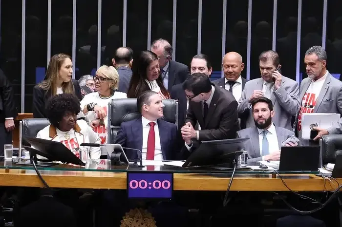 Fim da escala 6x1 é aprovada na Câmara dos Deputados