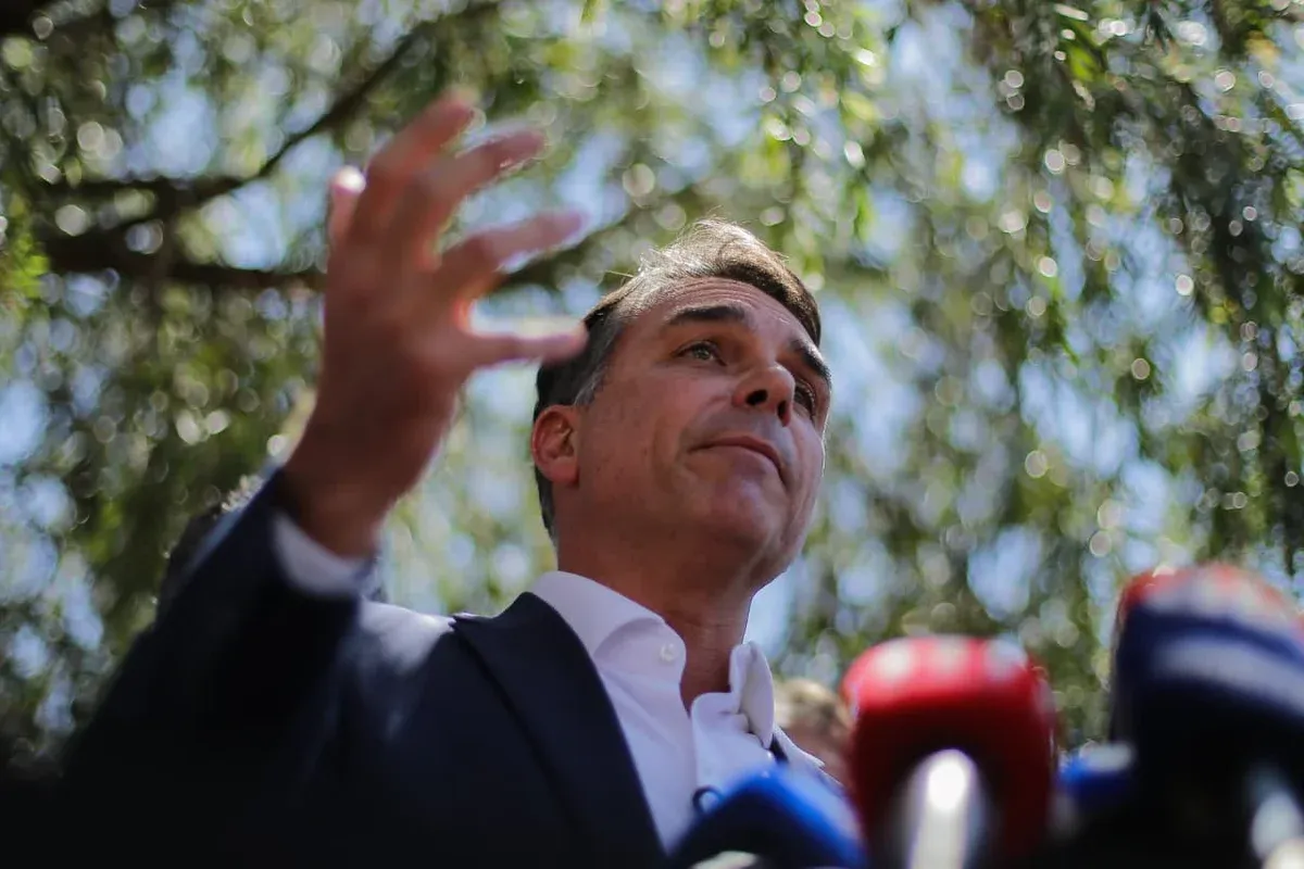 Flávio Bolsonaro deixa o Brasil rumo aos EUA: o que se sabe até agora