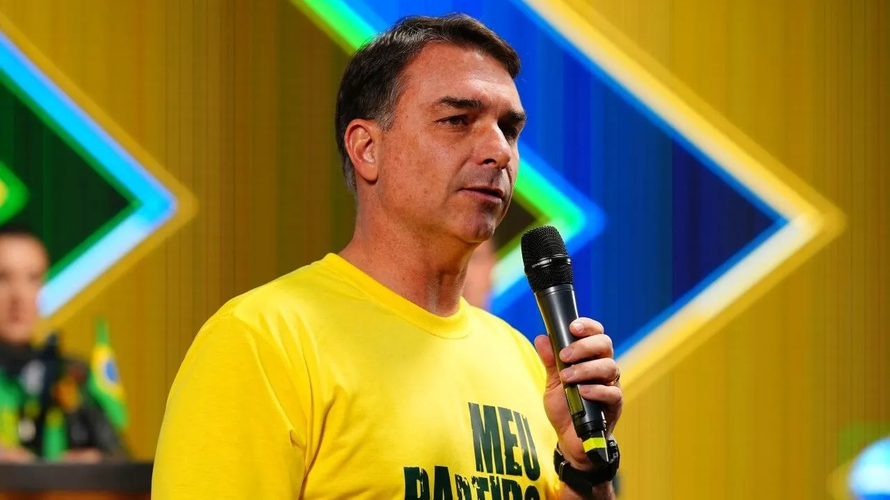 Flávio propõe uso do Tesouro para quitar dívidas