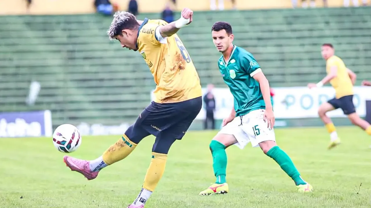 Floresta é goleado e segue fora do G8 da Série C