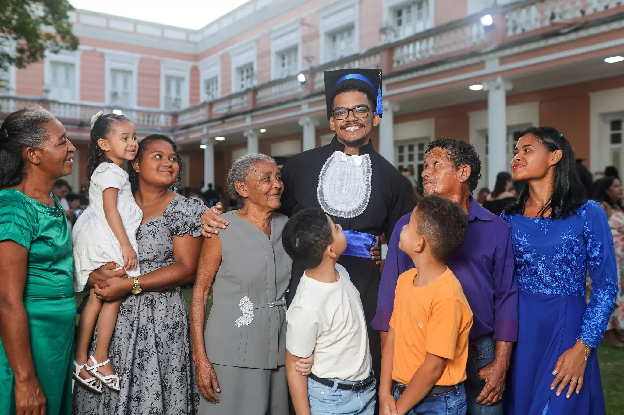 Foto de Formatura de Cearense Emociona e Vira Símbolo da Educação no País